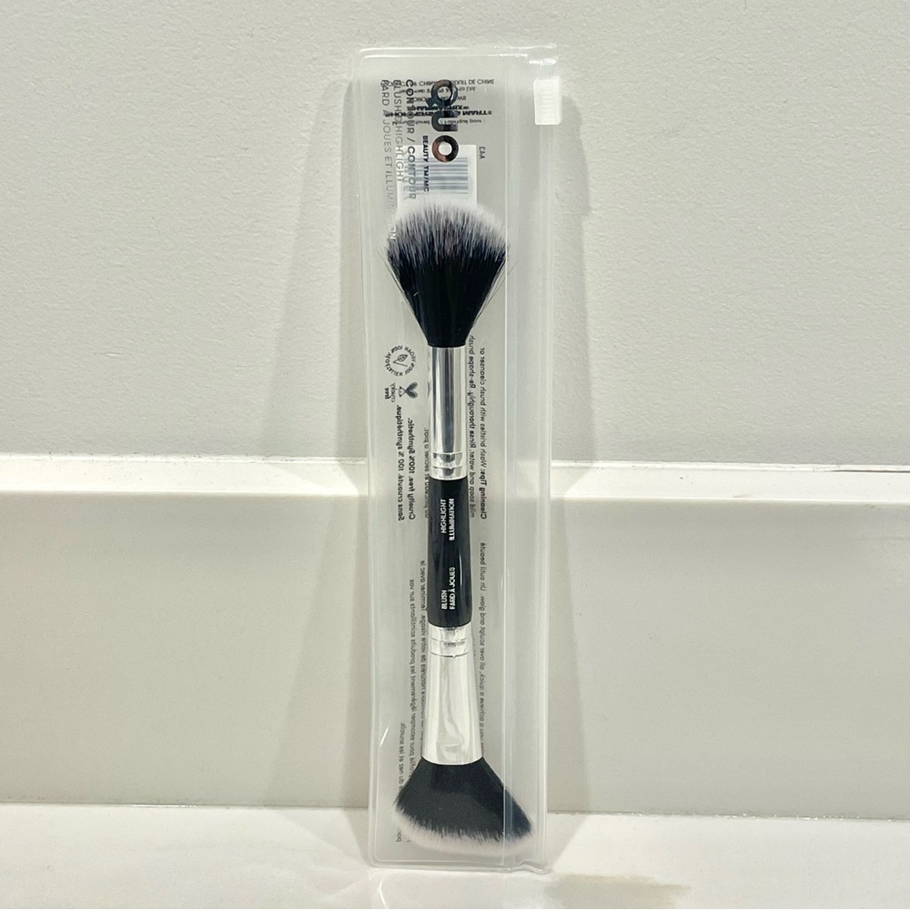 🟤2/$25 NEW Quo Contour Blush & Highlight Makeup Brush